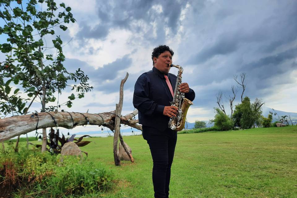 Mario Lomeli - Saxofonista