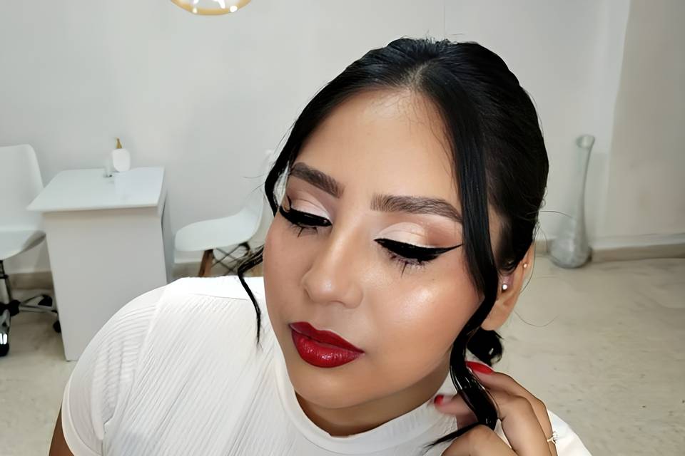 Maquillaje para novia con labios rojos