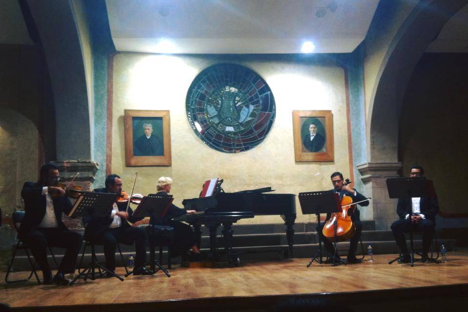 En Concierto