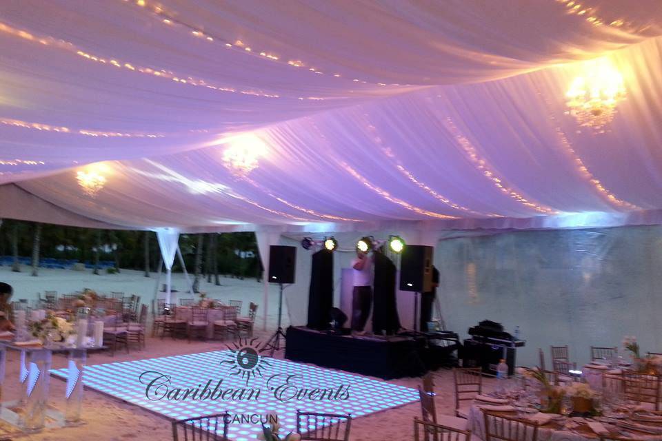 Decoracion pista y DJs