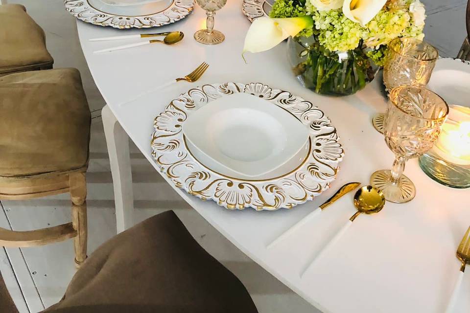 Mesa serpentina blanca
