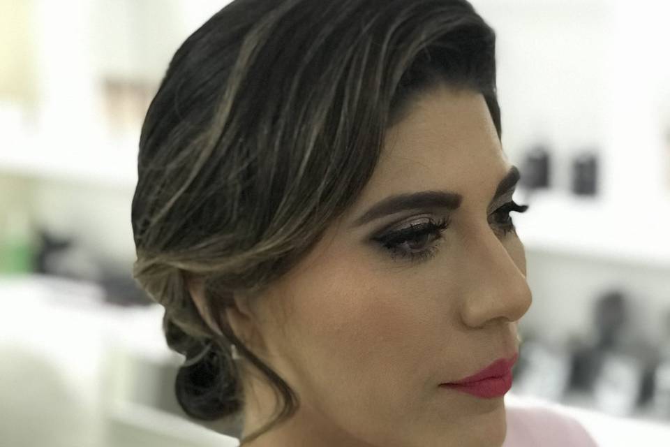 Peinado y maquillaje