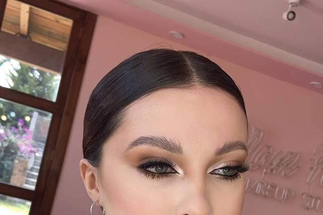 Glam room & makeup studio