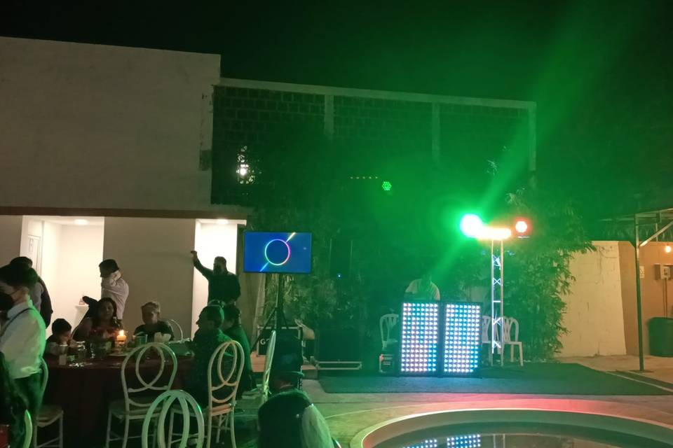 Dj en jardín