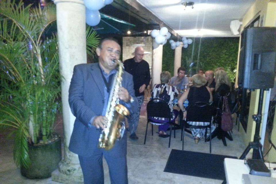 Juan Soberanis Saxofonista