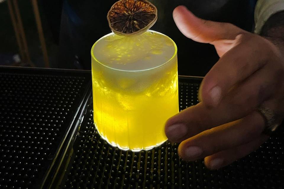 MEZCAL Y MARACUYÁ