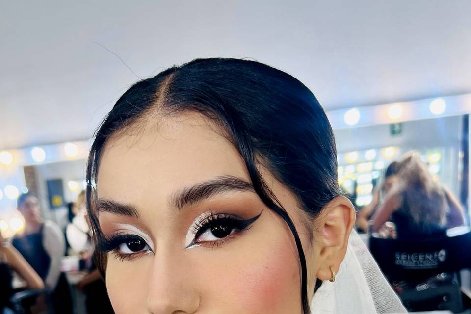 Julisa Campaña Makeup