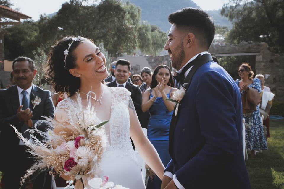 Novios en boda civil