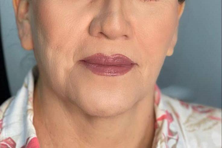 Maquillaje con delineado negro