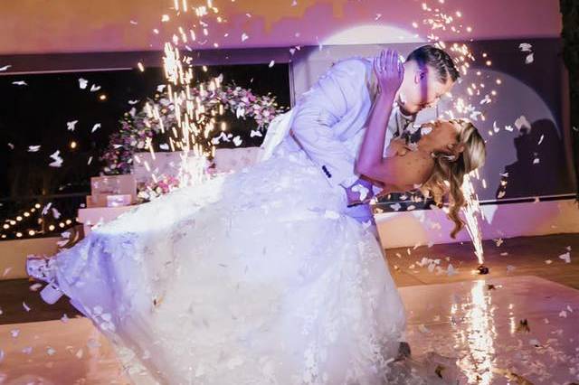 Beso con chispas