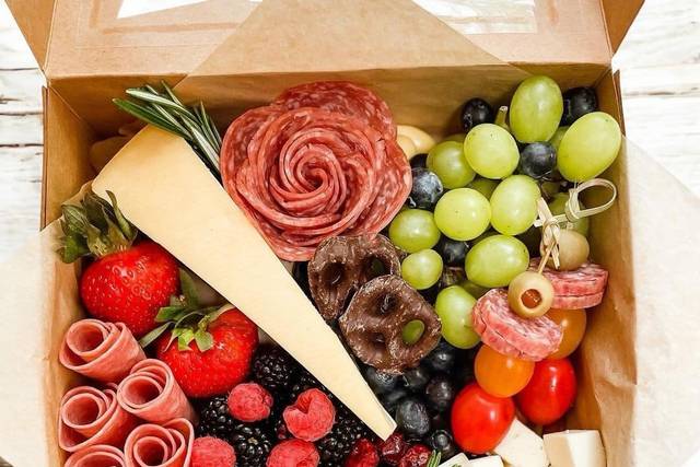Caja de fruta con queso