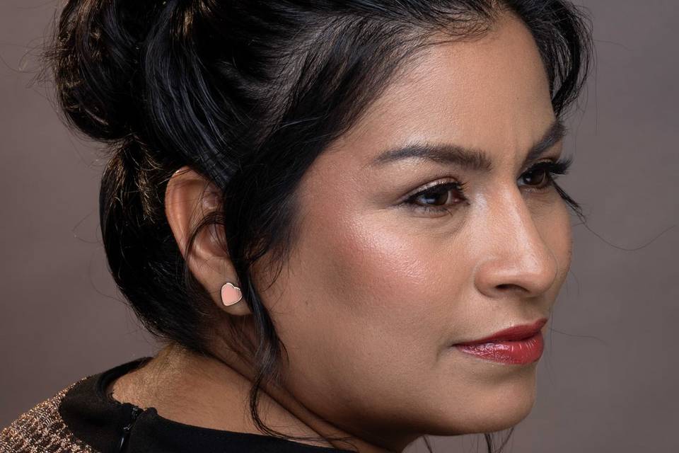 Maquillaje y peinado