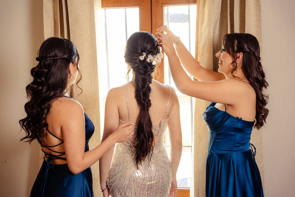 Novia y damas