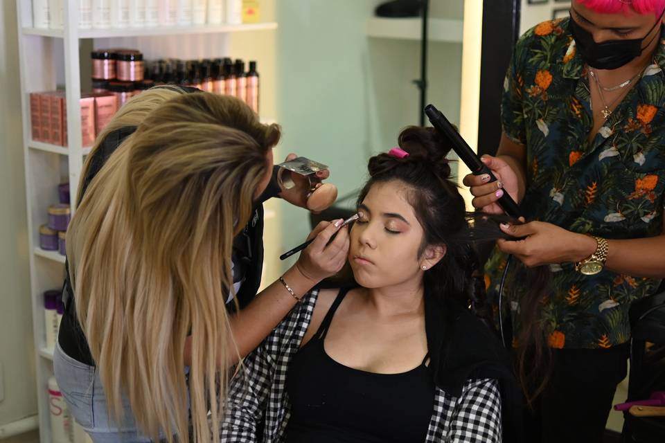 Davani díaz makeup artist