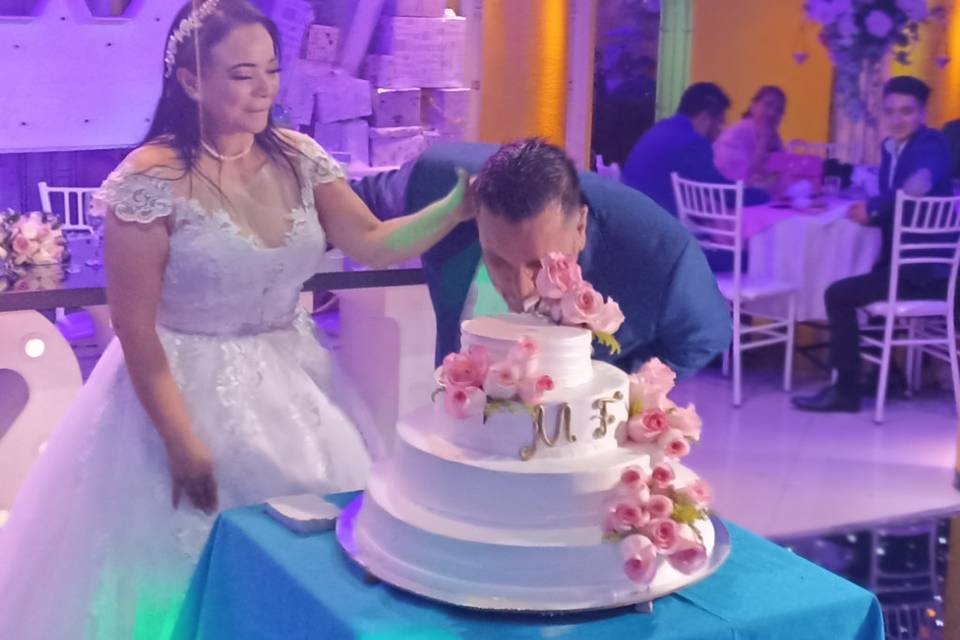 Boda corte de pastel