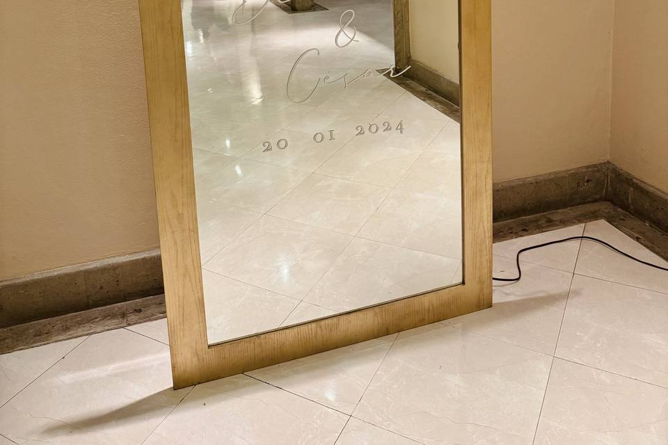 Welcome mirror