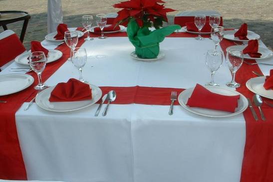 Elegante presentación de la mesa