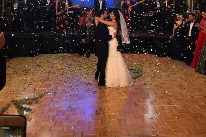 Novios en salón alhambra