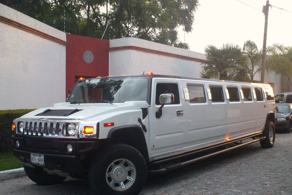 Limusina Hummer blanca