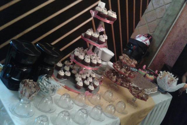 Servicio de cupcakes y café