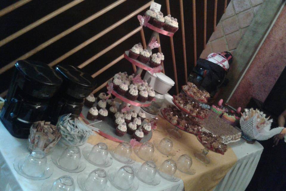 Servicio de cupcakes y café