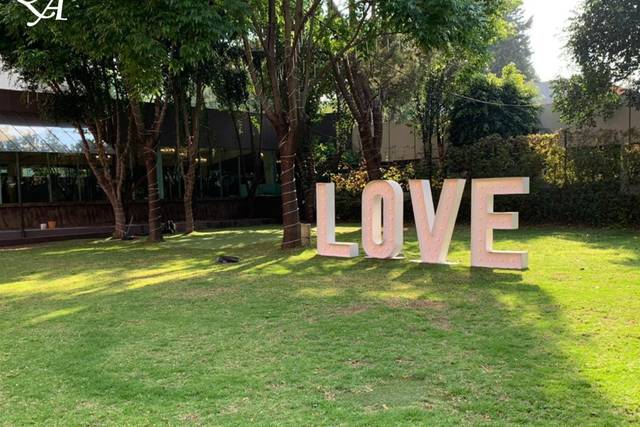 Renta de Letras Gigantes para Boda o 15 Años (Paquete de 3 Pzas.)