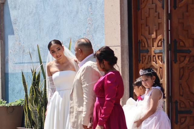 Novia con su familia