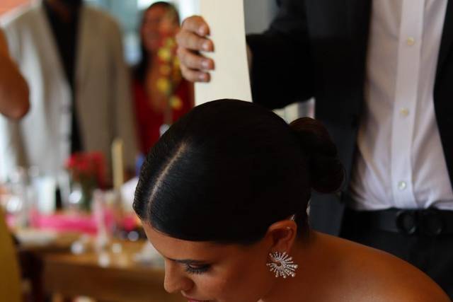 Novia firmando