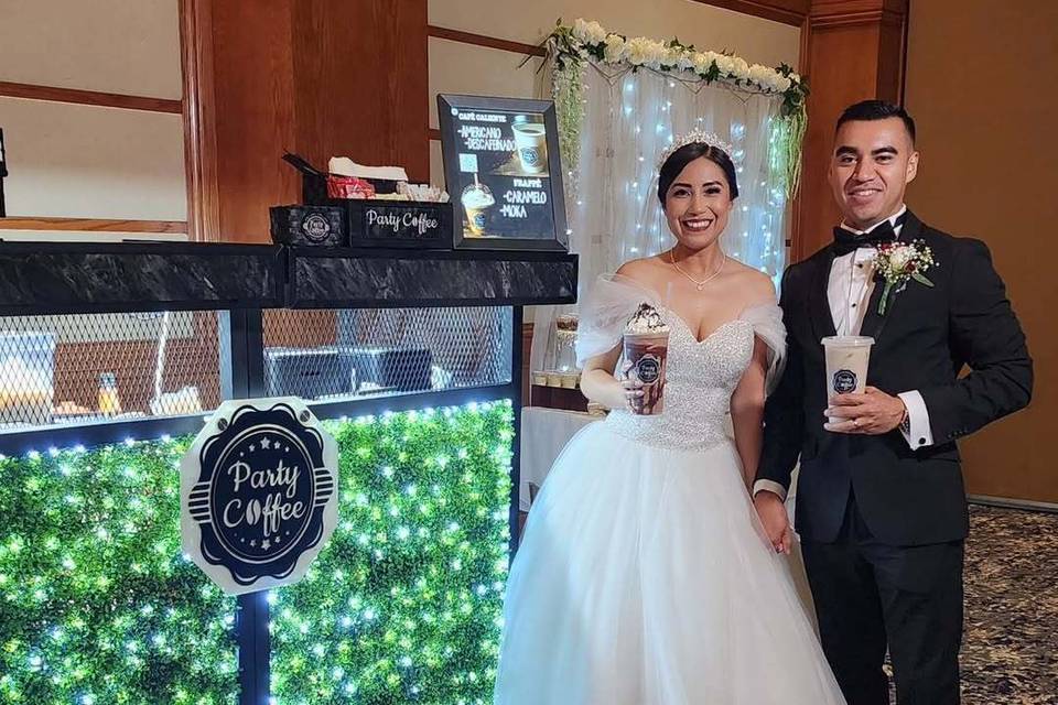 Pareja con su café