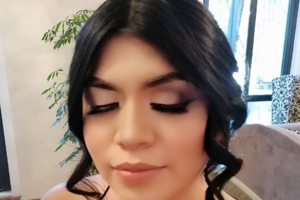 Prueba de maquillaje y peinado