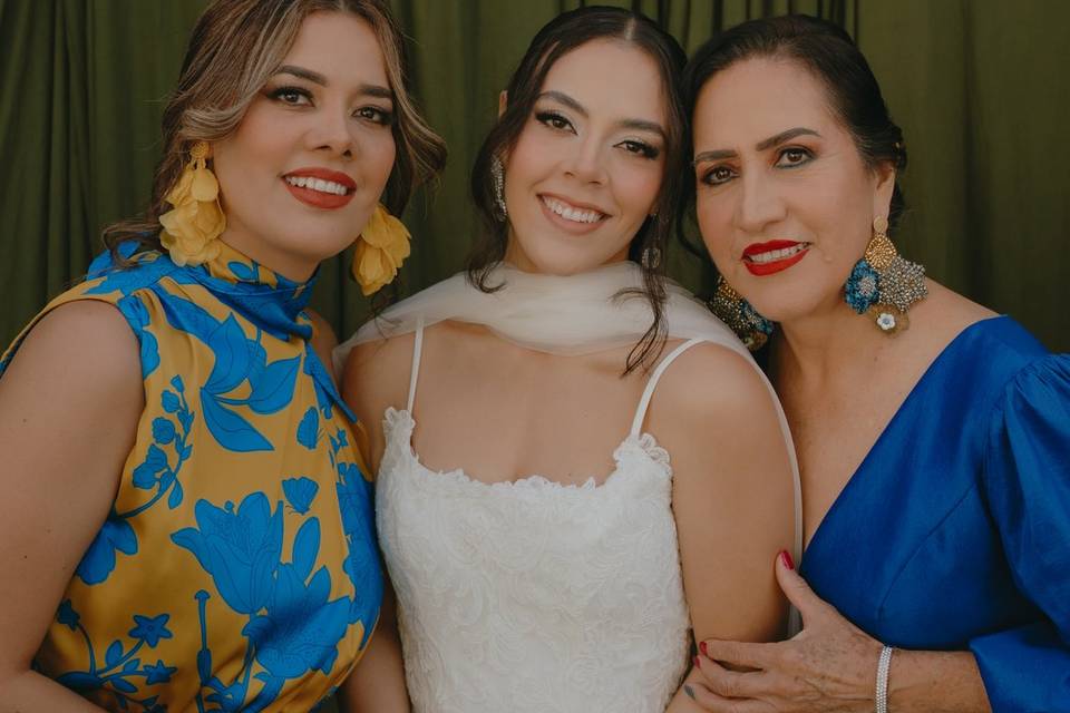 Mon , Bride & Sister