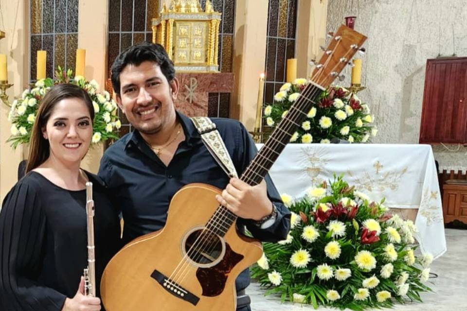 Flauta, guitarra y voz