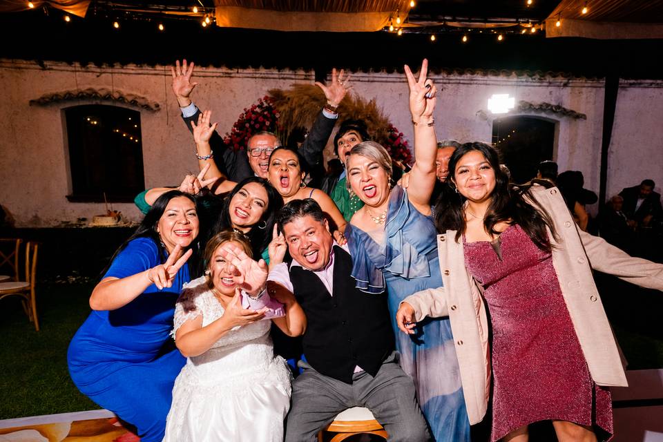 Celebrando a los novios