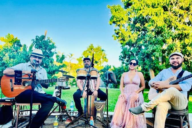 Cuarteto musical en el jardín