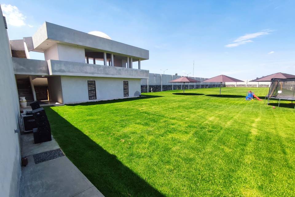 Un jardín de gran extensión