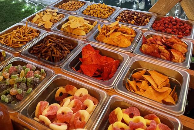 Gomitas, papas y cacahuates