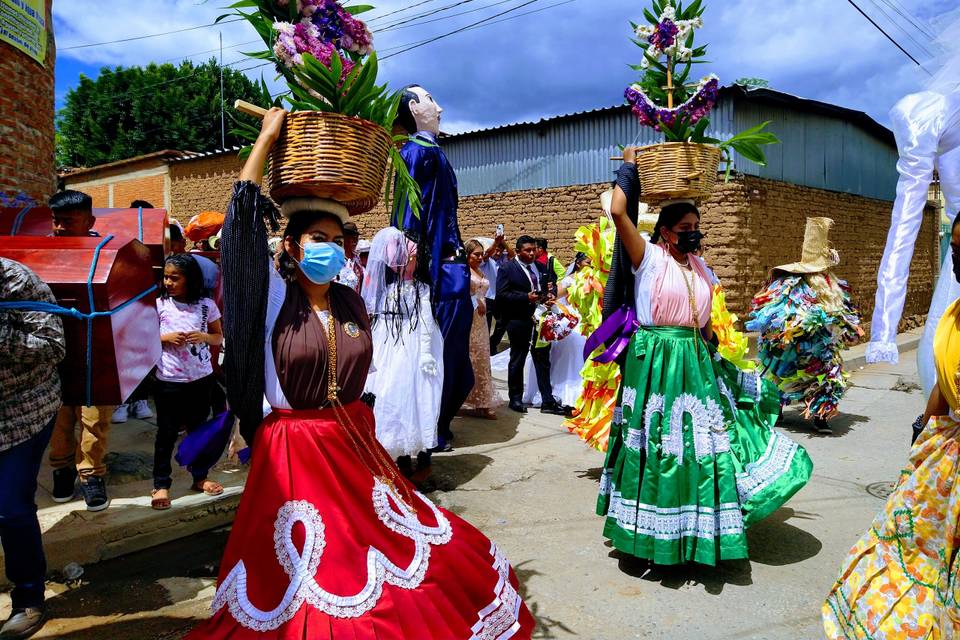 Chinas oaxaqueñas bailando