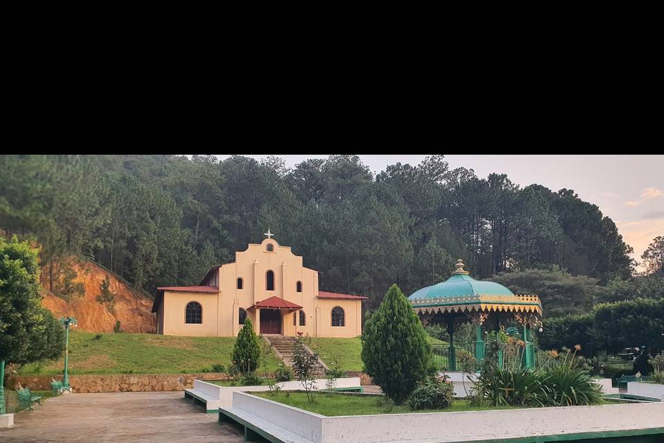 Plaza y la capilla