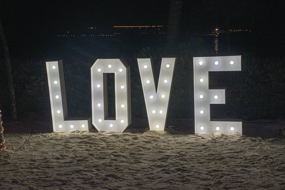 Letras love iluminadas