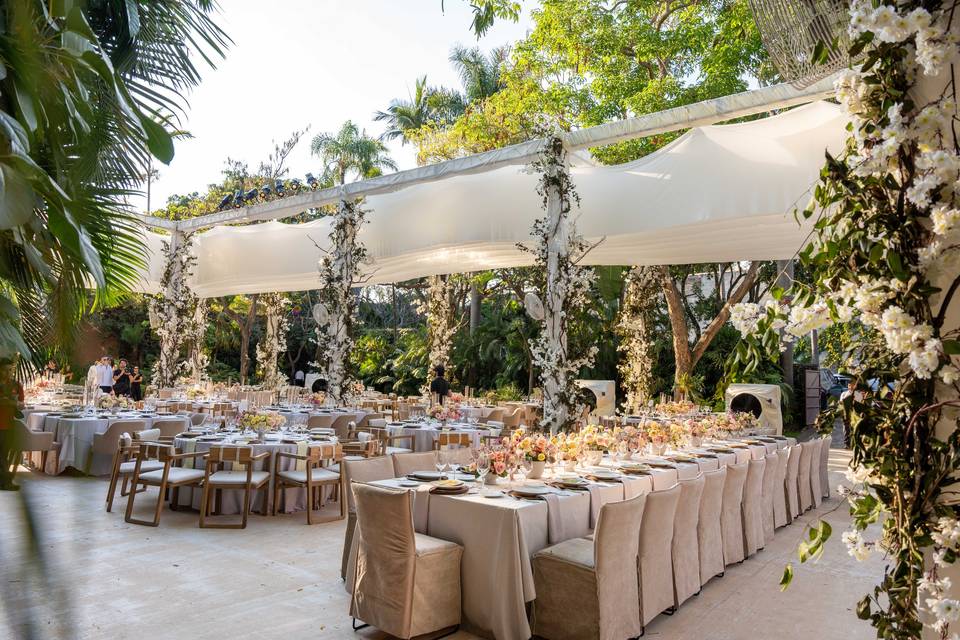 D&G Montaje de bodas en jardín