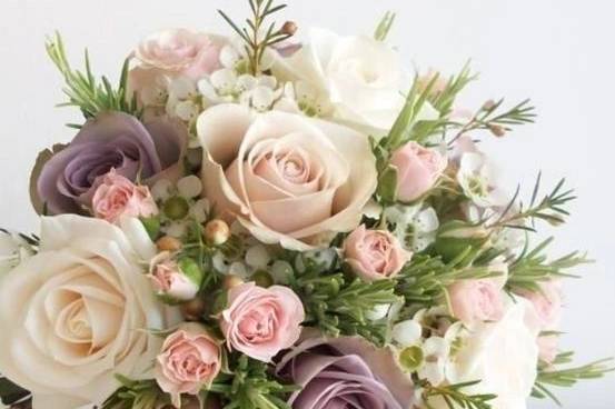 Ramo en tonos lila, rosas y blanco