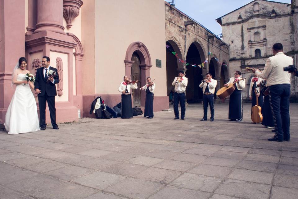 L&R mariachi sorpresa