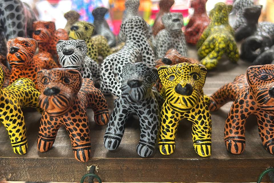 Jaguares hechos en barro
