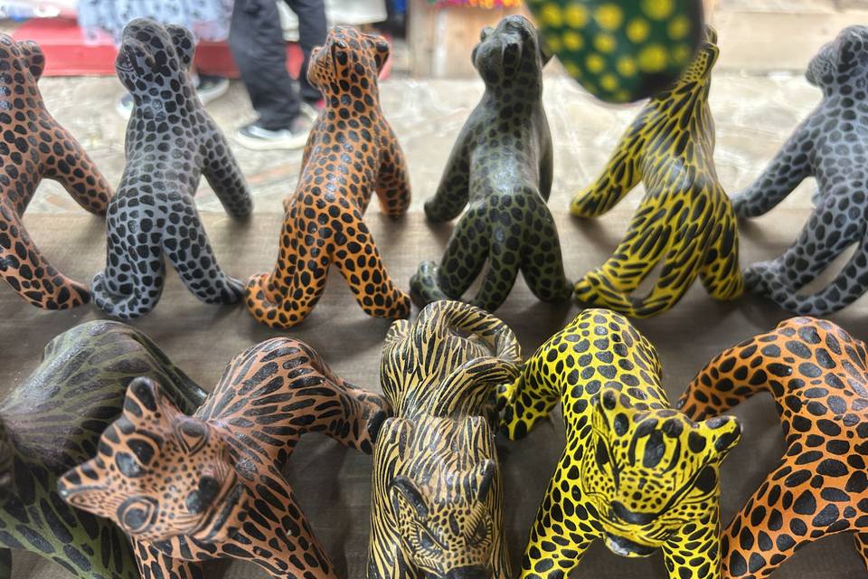 Jaguares hechos en barro