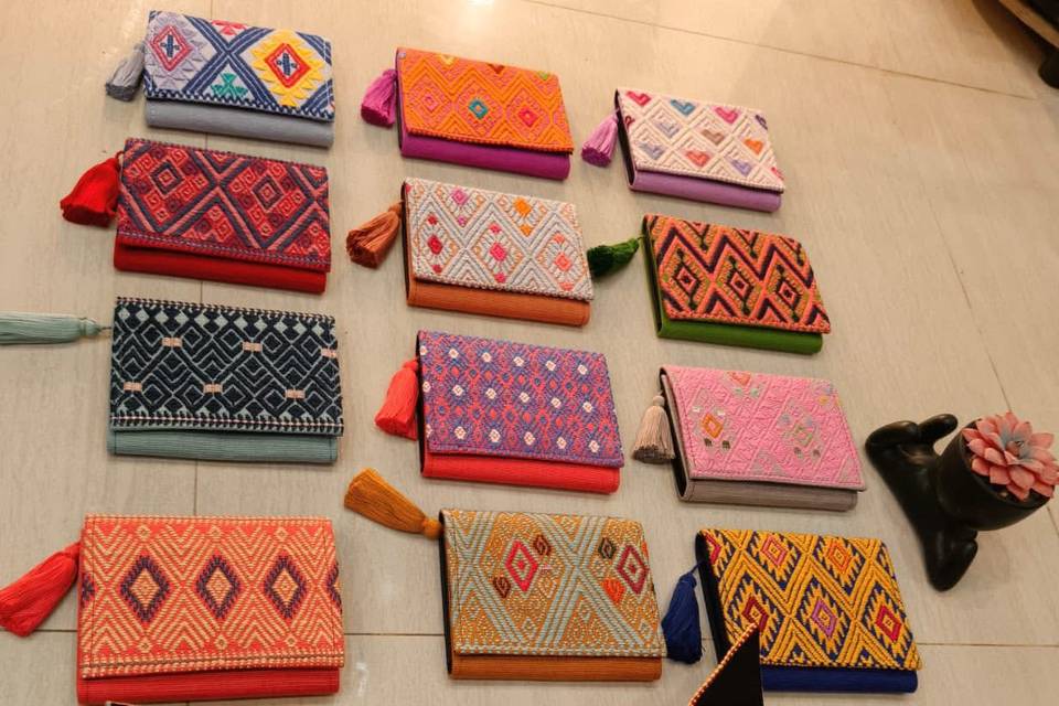 Carteras hechas en telar