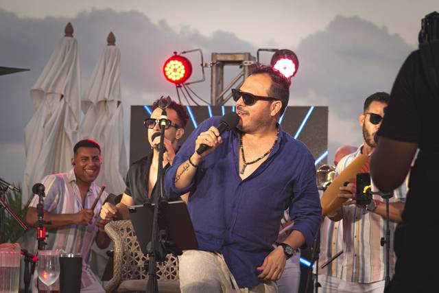 Cantante y músicos
