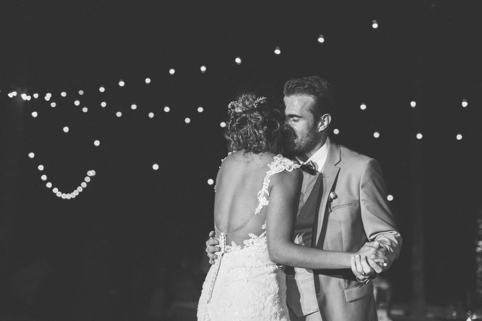 Bride and groom in Sayulita