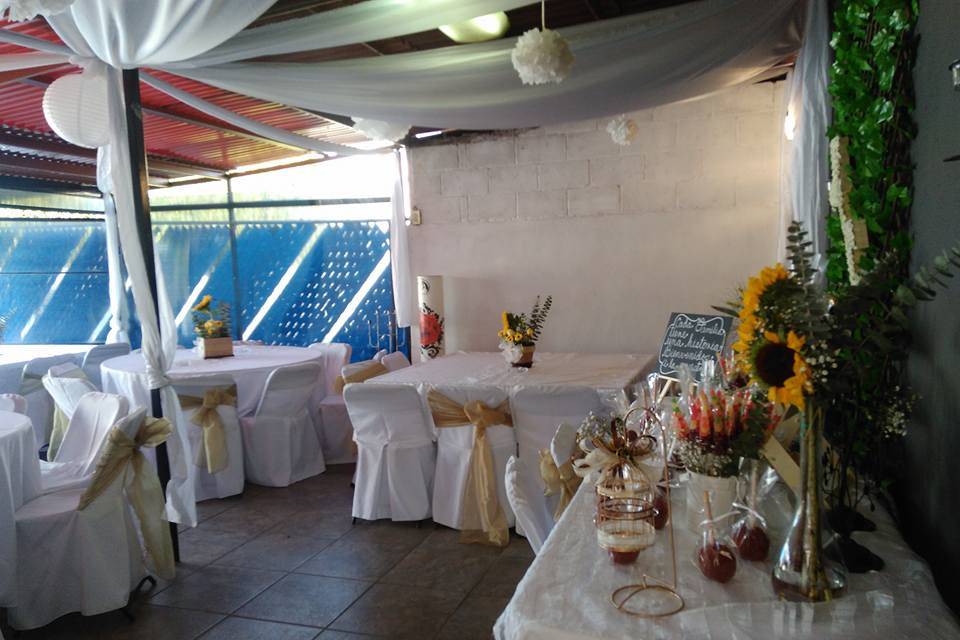 El Jardín Salón de Reuniones Familiares