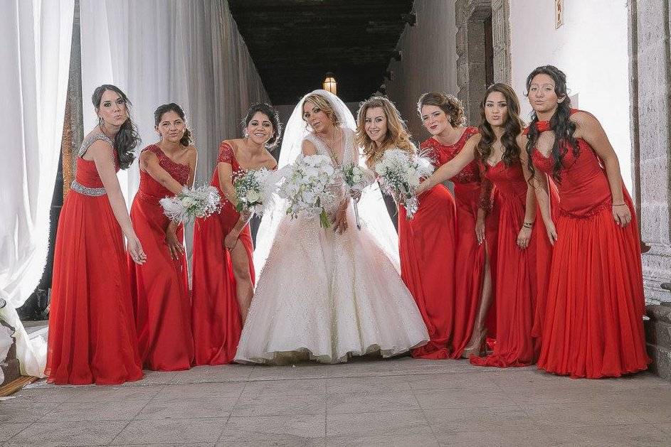 Novia y sus damas de honor