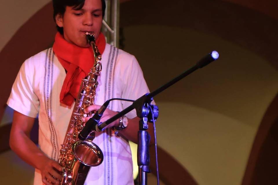 Marco Barraza Sax